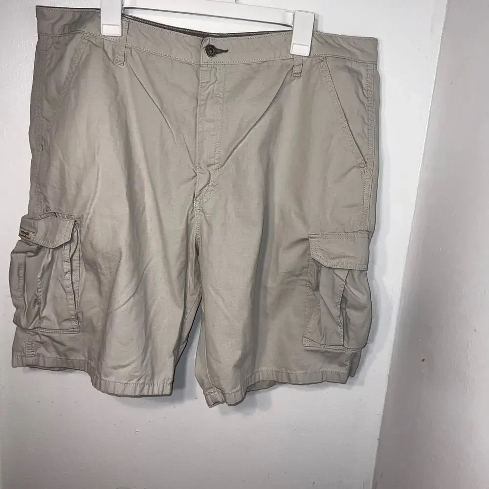 Wrangler men’s 40 waist‎ lightweight, beige micro plane print cargo sho